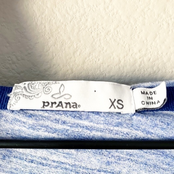 PrAna Living Demi Hooded Athletic Top Heathered Blue Jay Size XS Thumbholes EUC - Picture 9 of 12